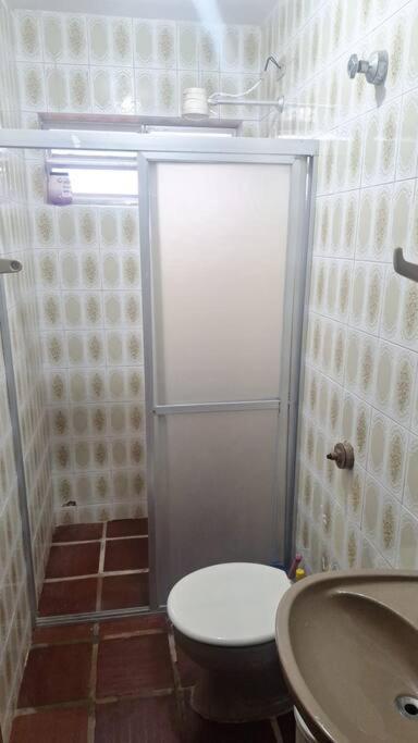 Quarto Para Quatro Pessoas A Duas Quadras Da Praia - Balneario Saint Etienne - Matinhos Buitenkant foto