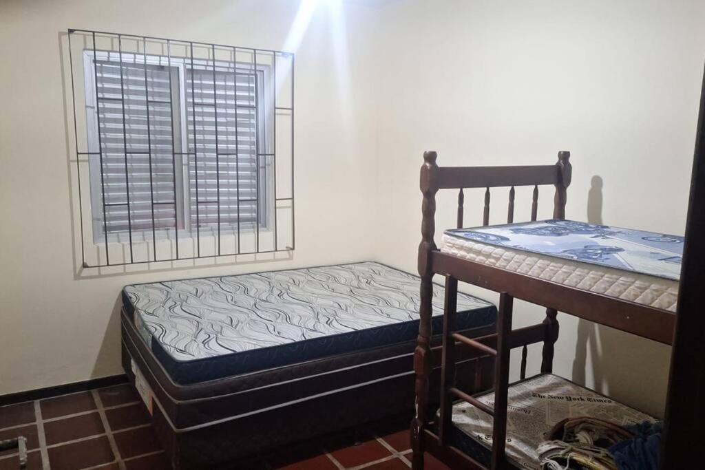 Quarto Para Quatro Pessoas A Duas Quadras Da Praia - Balneario Saint Etienne - Matinhos Buitenkant foto