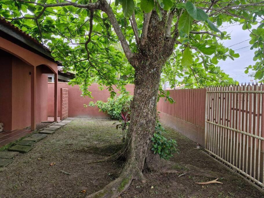 Quarto Para Quatro Pessoas A Duas Quadras Da Praia - Balneario Saint Etienne - Matinhos Buitenkant foto