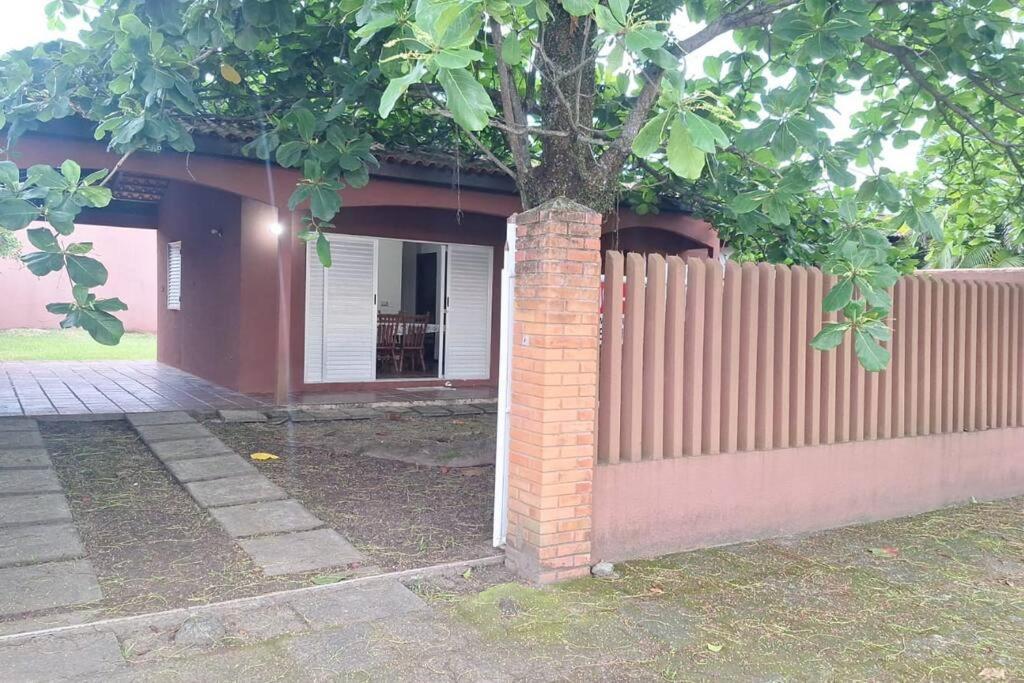 Quarto Para Quatro Pessoas A Duas Quadras Da Praia - Balneario Saint Etienne - Matinhos Buitenkant foto